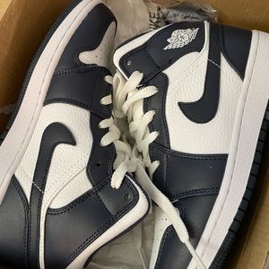 NEW Jordan 1 Mid in Obsidian (Navy)